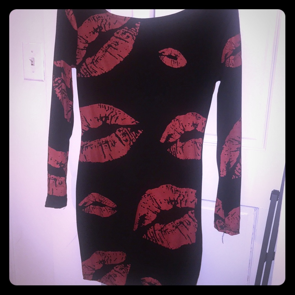 Lips print black and red mini dress